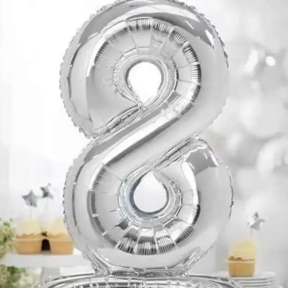 Ballon anniversaire chiffre 8 sur pieds Argent 70cm