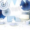 Guirlande en papier bleu avec motifs