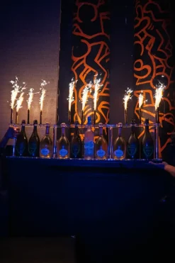 Présentoir Show Ligne 10 Bouteilles VIP | By Sparklers®